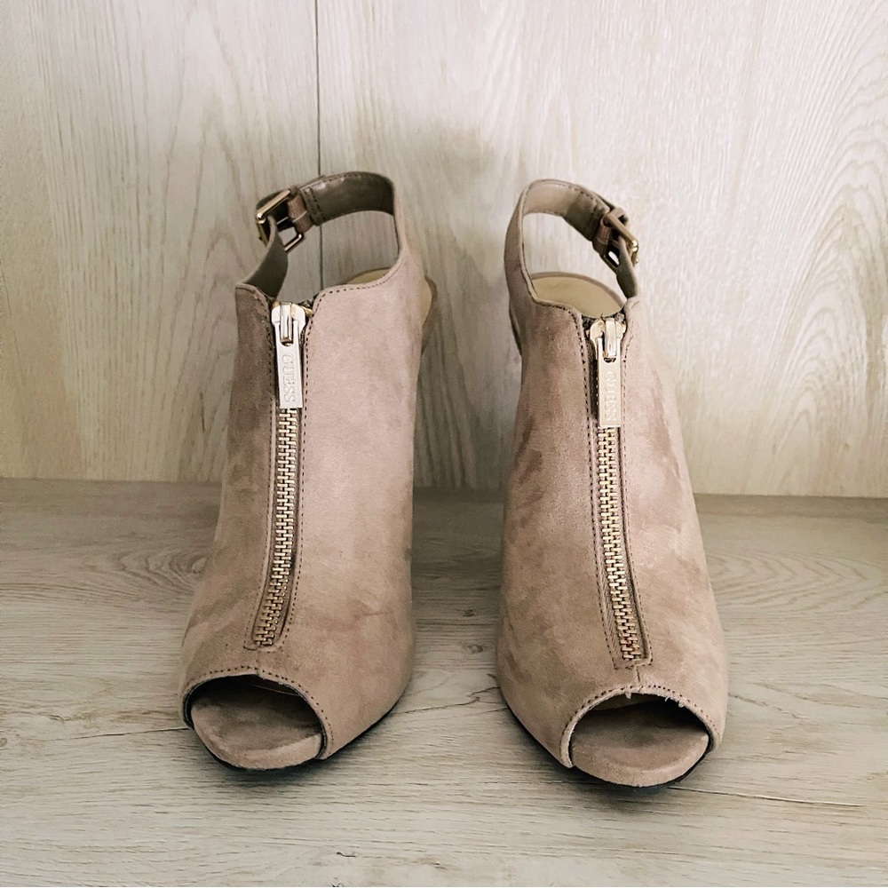🌹 Guess Heels in size 7.5